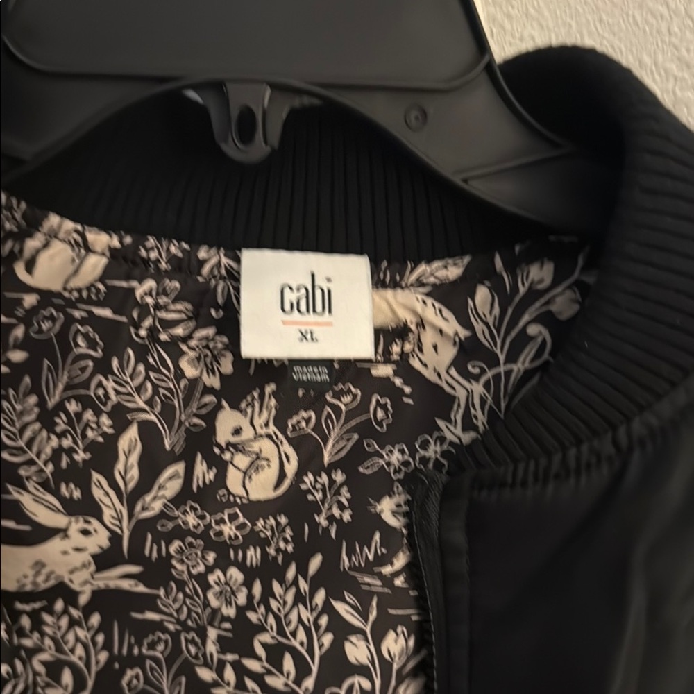 ♥️CAbi Charisma Bomber Jacket♥️ - Picture 2 of 10